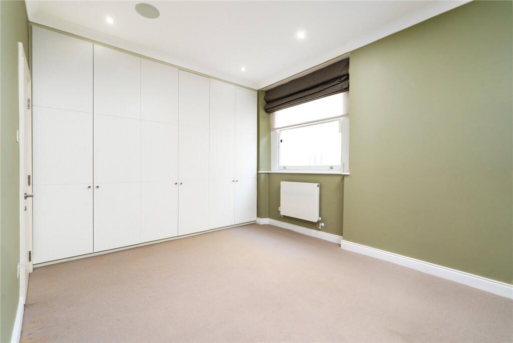 3 bedroom maisonette for sale in Connaught Square, Hyde Park, London, W2